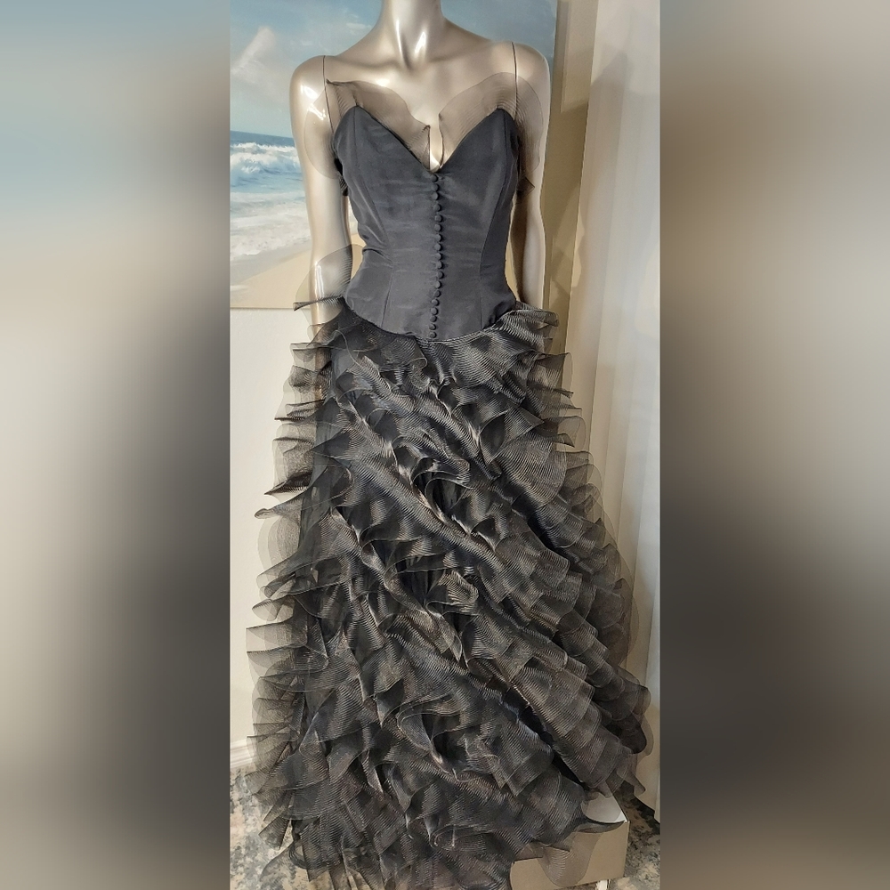 *$7,000 OSCAR DE LA RENTA ORIGINAL BLACK SILK RUFFLE RUNWAY GOWN 8